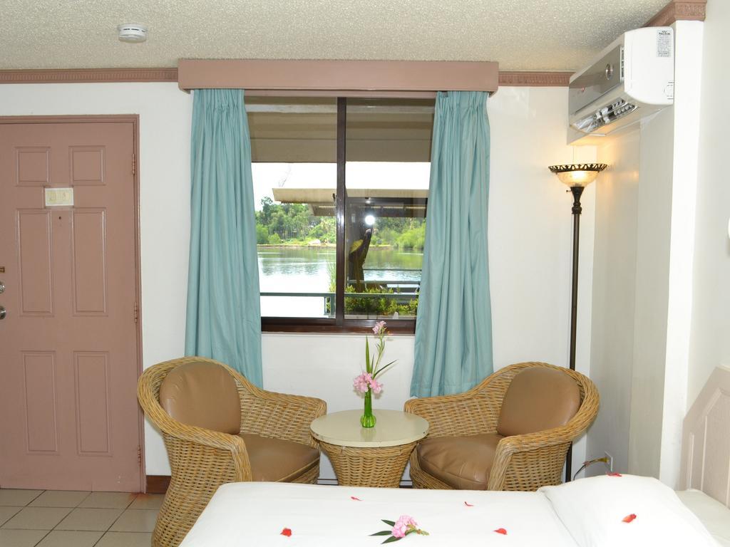 West Plaza By The Sea Hotel Корор Екстериор снимка
