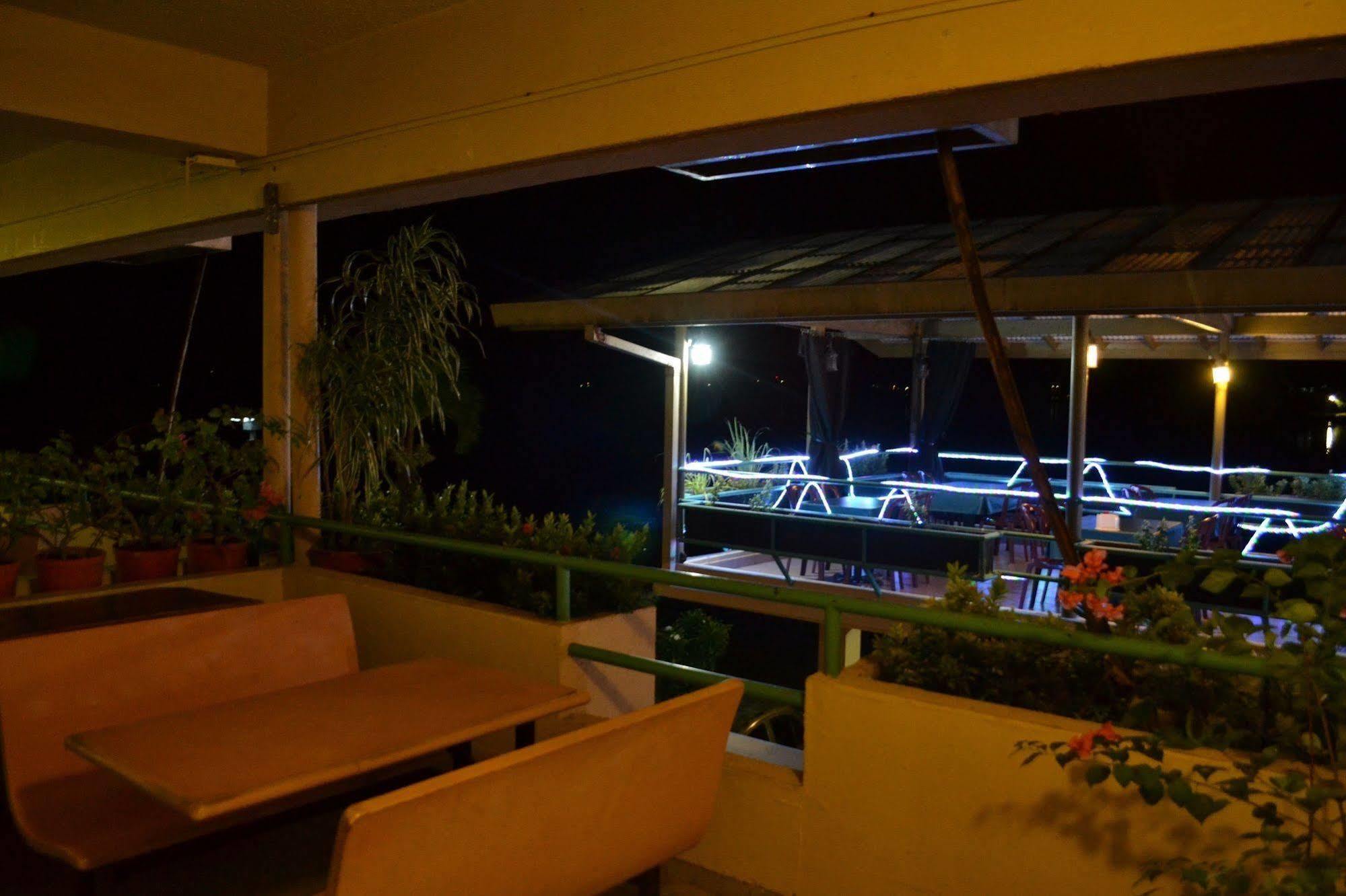 West Plaza By The Sea Hotel Корор Екстериор снимка